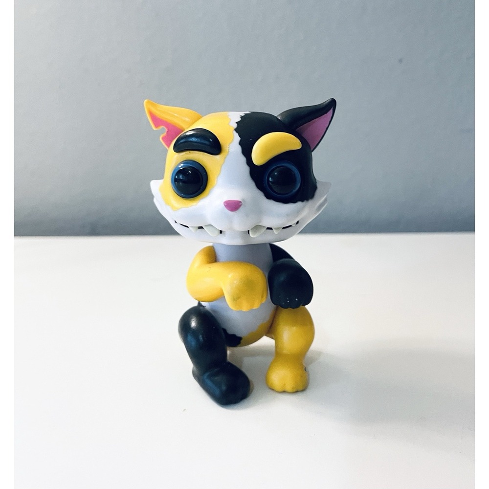 Fingerlings Grimlings SCAREDY CAT Fingerlings Grin to Grim Kitty Interactive